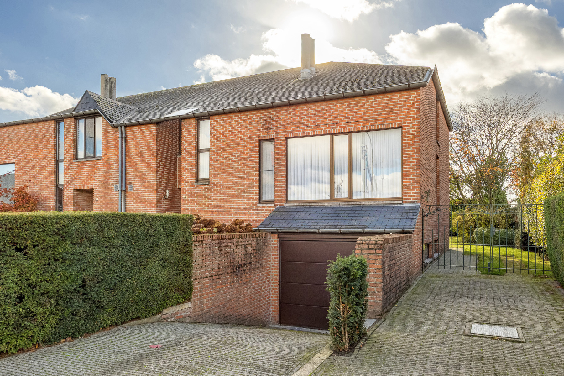 Ruime eigentijdse gezinswoning op een perceel van ca. 468m² in het centrum van Hoogstraten - foto 2