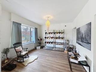 In het hart van Malle bevindt zich dit volledig gerenoveerde handelspand. Indeling: Gelijkvloers handelsruimte met aparte inkom:...