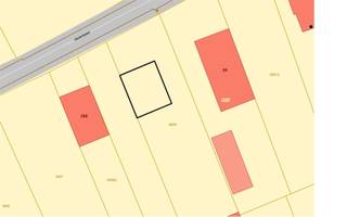 <p><span>Perceel bouwgrond voor halfopen bebouwing in Haaltert</span></p><p><span> </span></p><p><span>Op zoek naar een ideale plek om jouw droomhuis te bouwen? Gevonden! </span></p><p><span>Dit perceel bouwgrond biedt alles wat je nodig hebt.</span></p><ul><li><span>Een oppervlakte van 549m² die voldoende ruimte biedt voor een halfopen bebouwing</span></li><li><span>Ideaal voor een ruime woning met een mooie tuin</span></li><li><span>Uitstekend gelegen in een rustige en groene omgeving</span></li><li><span>Vlotte toegang tot alle nodige voorzieningen zoals scholen, winkels en openbaar vervoer</span></li></ul><p><span>Jij kiest!</span></p><p><span>Laat ons jouw droomhuis realiseren! Jij bepaalt de indeling, materialen en kleuren, zodat de woning perfect aansluit bij jouw wensen. We zetten in op duurzaamheid en energiezuinigheid, zodat jouw woning klaar is voor de toekomst. </span></p><p><span> </span></p><ul><li><span>Energiezuinig</span><span>: PVC ramen met driedubbel glas, lucht-water warmtepomp en zonnepanelen</span></li><li><span>Moderne afwerking:</span><span> strakke architectuur, open indeling, ruime slaapkamers en volledig betegelde badkamer</span></li><li><span>Comfort:</span><span> dankzij de vloerverwarming en koeling geniet je het hele jaar door van een aangenaam binnenklimaat </span></li></ul><p><span>Kortom, deze halfopen bebouwing in Haaltert combineert de charme van een rustige woonomgeving met de voordelen van een uitstekende ligging en hoogwaardige afwerking.</span></p><p><span>Laat jouw droomhuis werkelijkheid worden!</span></p><p><span> </span></p><p><span>Neem contact op met Dries via <span>Dries@Immosafe.be</span></span><span> of bel naar 0497/92.15.24.</span></p><p><span> </span></p><p><span> </span></p><p><span> </span></p>