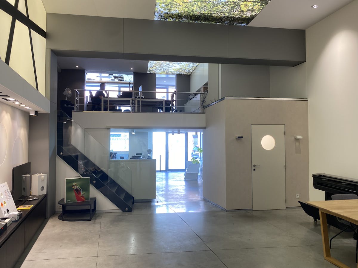 Opslagplaats met toonzaal en kantoor op invalsweg te Roeselare - foto 5