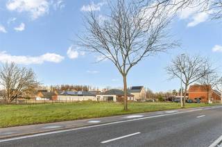 Centraal gelegen perceel voor open bebouwing op 8a 38ca, te Staatsbaan in Ham.De bouwgrond bevindt zich op wandel- en fietsafstand van het centrum...