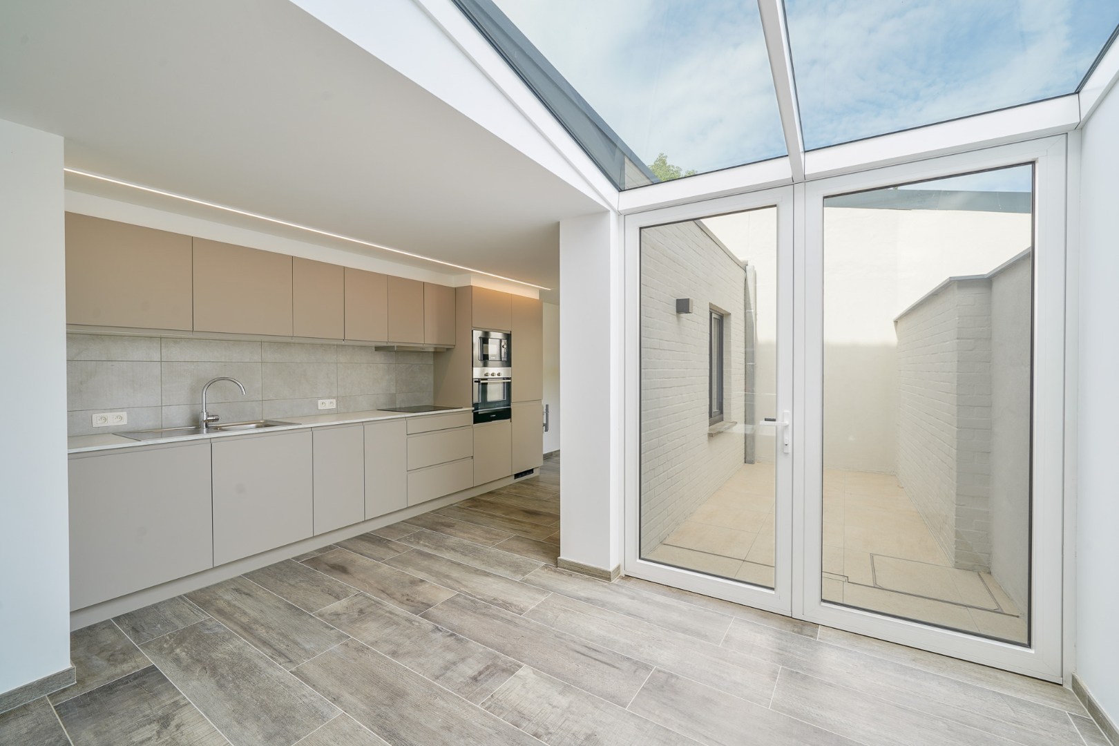 Volledig gerenoveerde rijwoning met 3 slaapkamers in Stene - foto 1