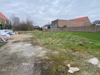 Mooi gelegen bouwgrond te koop in de Binnenstraat rechts naast nummer 234 te Aalst. Deze verkaveling bestaat uit drie bouwgronden.LOT1 voor met een...