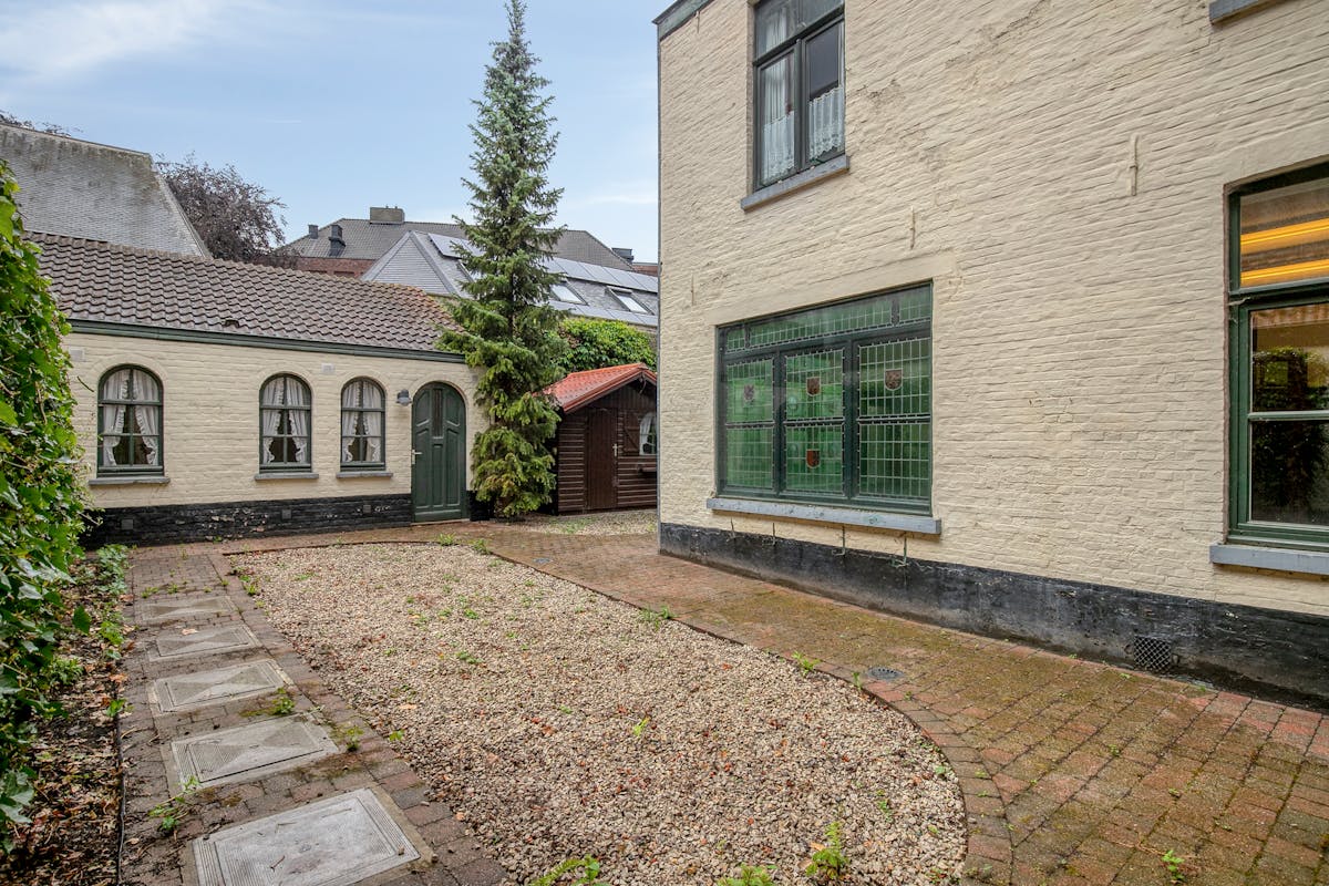 Karaktervol herenhuis met royale tuin in hartje Brugge - foto 1