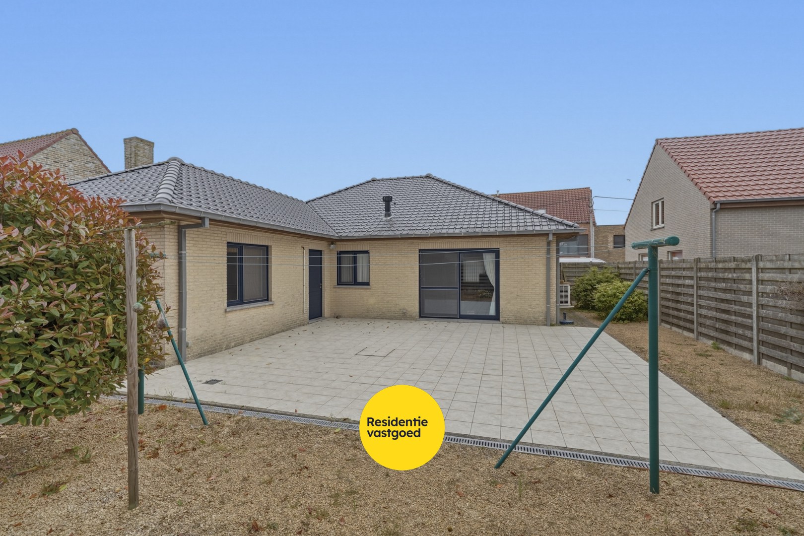 Verzorgde alleenstaande bungalow met tuin, garage en groot terras in het rustige Ettelgem - foto 3