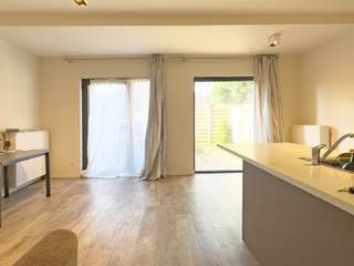 Dit recent investeringseigendom bestaat uit een éénslaapkamer gelijkvloersappartement (58m²) met leuke tuin en bevindt zich op gunstige locatie te Turnhout. Vlakbij het centrum waar je kan genieten van alle voorzieningen op vlak van winkelgelegenheid, de nieuwe kaai, scholen, crèches en openbaar vervoer.

De indeling als volgt: 
Gelijkvloers: inkomhal, gastentoilet, gezellige leefruimte, aparte slaapkamer (8,74m²), keuken voorzien van de noodzakelijke toestellen en berging. 
Tevens zijn er twee fietsenplaatsen en een kelderberging inbegrepen.

Dit appartement is verhuurd voor langere termijn aan het SVK, geeft zekerheid van rendement! 
EPC E41 (energielabel A) . Verhuurd aan 619,62 euro, opzeg voor eigen gebruik niet mogelijk.
Verwarming via een warmtenet.
Vermelde afmetingen/oppervlakten zijn indicatief. Oppervlakten conform EPC.