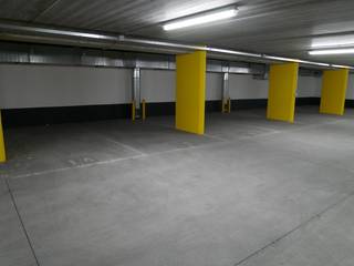 À proximité de la place Stéphanie et de l'avenue Louise. PARKING couvert situé au niveau -2 d'un immeuble récent avec portail automatique...