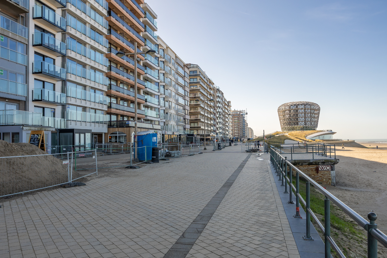 Luxe appartement op de zeedijk met panoramisch zeezicht en zuidgericht terras - foto 2