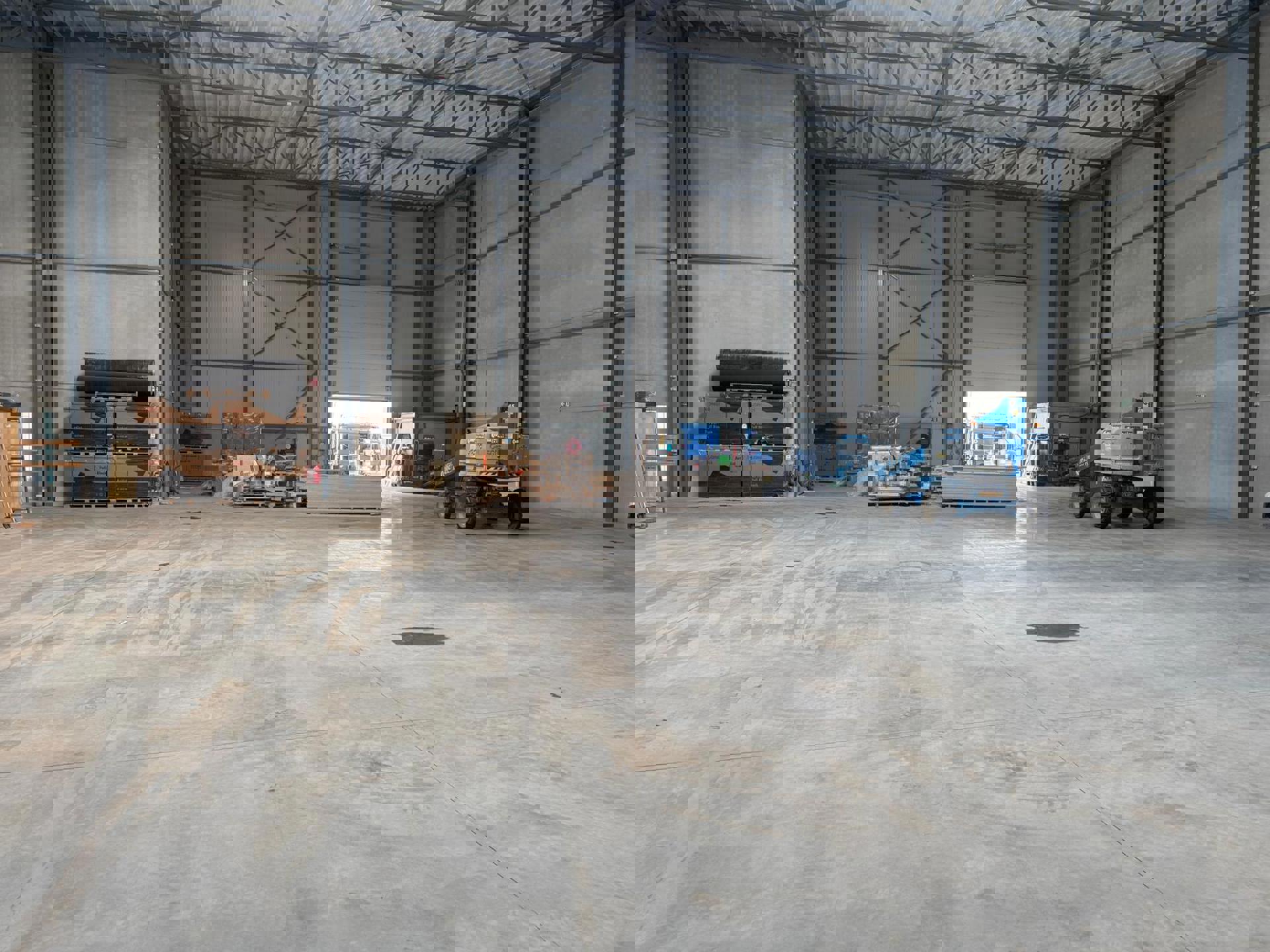 Nieuw modern bedrijfsgebouw met 1.500m² magazijn en kantoor   - foto 2