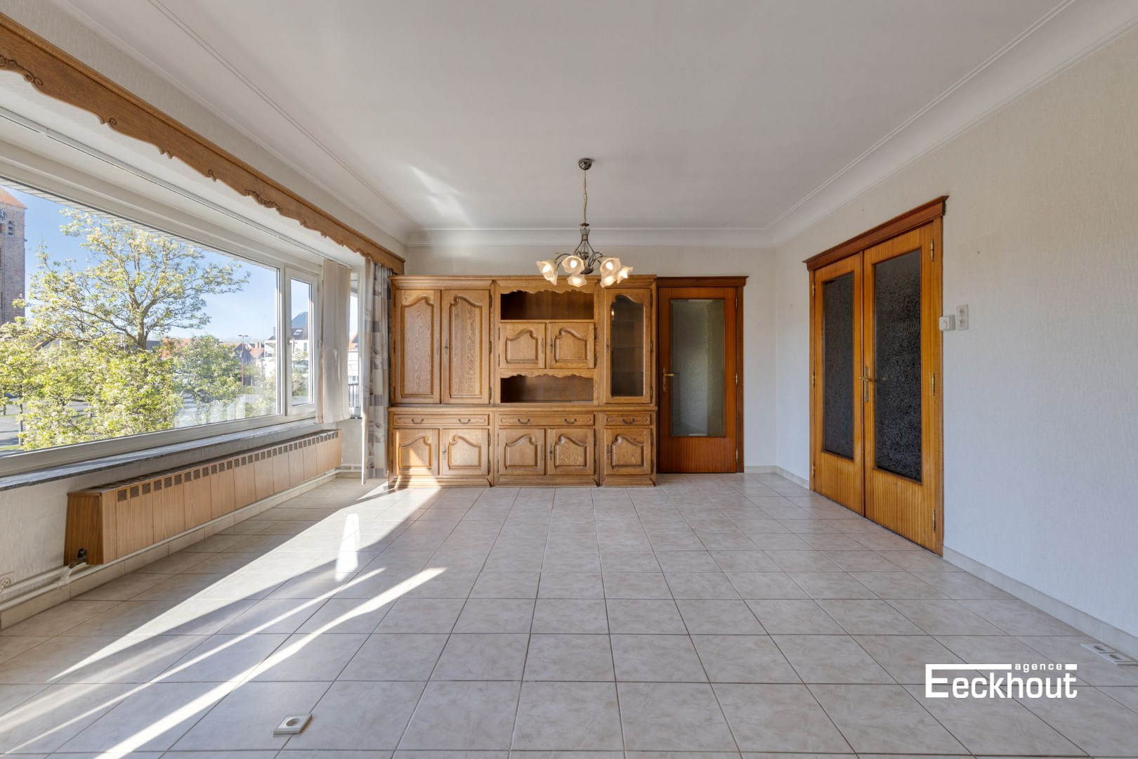 Zeer ruime woning boordevol potentieel met grote garages en mooi open zicht! - foto 5