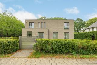 Modern villa with four bedrooms Beautiful recently built villa within walking distance of the village on the edge of the park of Brasschaat.Close to...