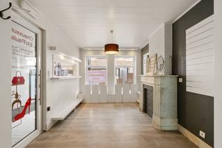 Located in the heart of Frasnes-lez-Buissenal, this versatile property comprises a commercial space, an apartment, and a warehouse, offering...