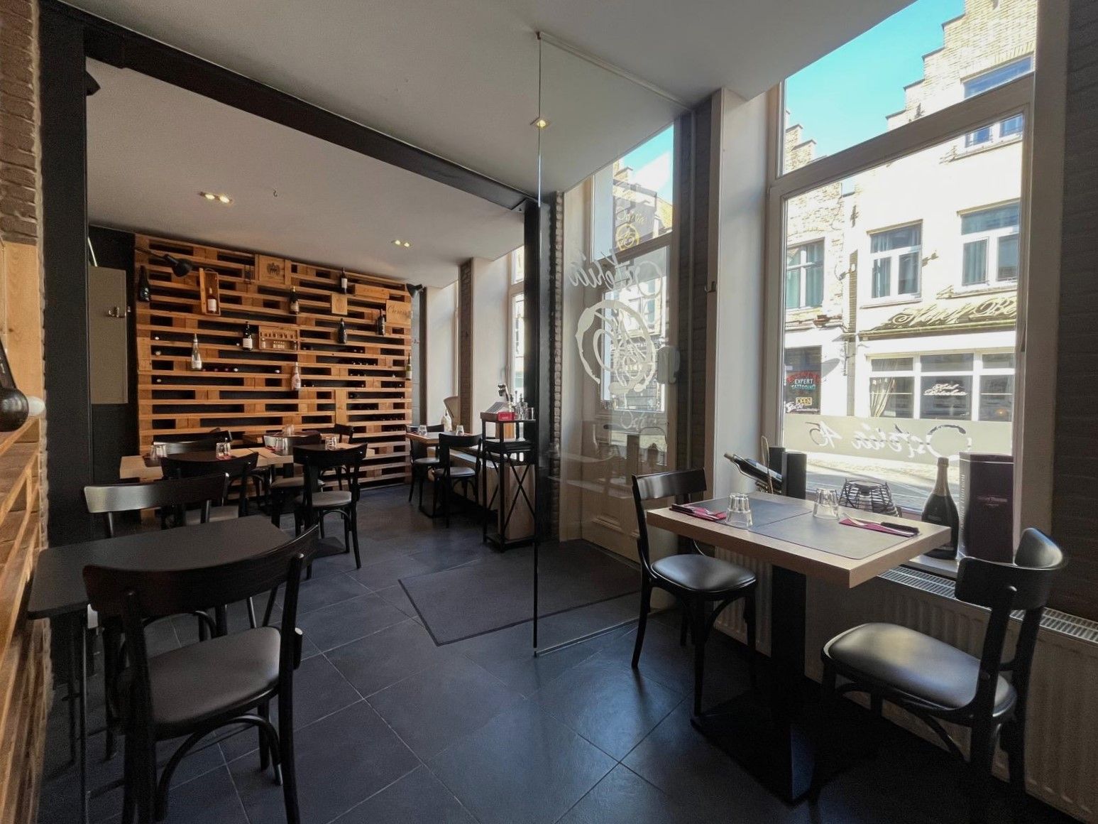 - OVERNAME - Handelszaak in het bruisende centrum te Brugge - foto 4