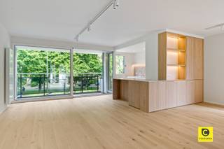 Spacieux appartement rafraîchissable de 2 chambres à coucher avec 2 terrasses sur l'avenue Fruithof !Cet appartement d'angle lumineux est situé au1er...