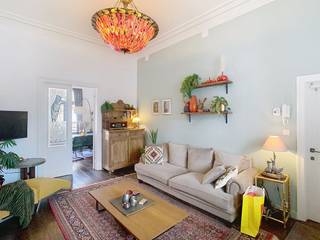 This charming and unique duplex apartment in Sint-Andries combines authentic elements with contemporary comfort.On the first floor, there is the...