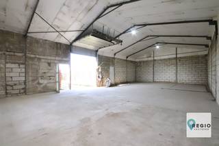 Bent u op zoek naar extra opslagruimte in de regio tussen Deinze en Aalter?In Nevele vindt u deze opslagruimte van 155m², uitgerust met...