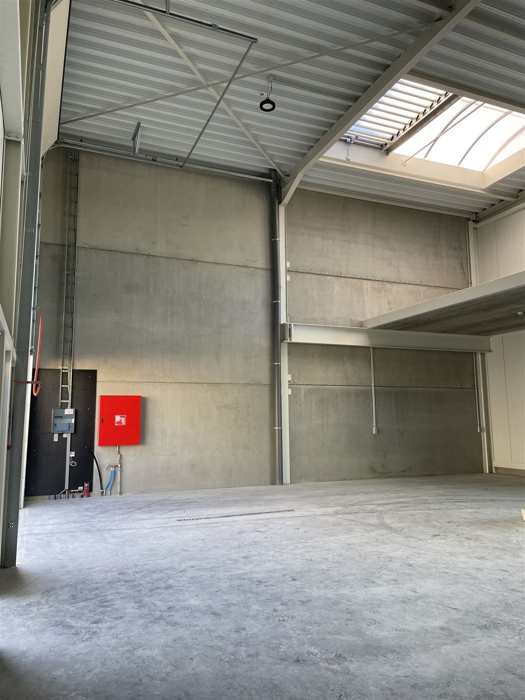 Zeer veelzijdige KMO-unit met goede zichtbaarheid - foto 3