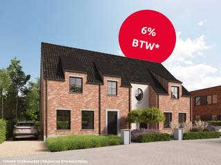 Deze <span><strong>landelijk nieuw te bouwen</strong></span> woning maakt deel uit van een rustige verkaveling van 26 woningen langs de Lendeleedsestraat in Izegem. De verkaveling is een plezier voor zowel jong als oud. Enerzijds is de verkaveling vrij landelijke gelegen en wordt er binnen de verkaveling een groene zone voorzien, anderzijds is de verkaveling gelegen op fietsafstand van het centrum van Izegem.<br />De <span><strong>unieke uitstraling</strong></span> van deze woning wordt bekomen door zijn landelijke charme dankzij een oude recuperatie gevelsteen in combinatie met de vele natuursteen elementen. De unieke diepe tuin met <strong><span>zonnige oriëntatie (zuid/west)</span></strong> maakt deze woning zeer bijzonder.<br />Op het gelijkvloers van deze woning vinden we een ruime leefruimte met <span><strong>veel lichtinval</strong></span> met aansluitend een open keuken. Palend aan de keuken wordt een ruime berging voorzien. In de inkomhal vinden we de trap naar de eerste verdieping waar er <span><strong>3 ruime slaapkamers </strong></span>voorzien zijn. De masterbedroom beschikt eveneens over een mooie <span><strong>dressingruimte</strong></span>. Verder vinden we hier de badkamer (met inloopdouche, bad en dubbel lavabo) en een afzonderlijk toilet.<br />Deze nieuw te bouwen woning wordt volledig afgewerkt met kwalitatieve materialen zoals o.a. maatkeuken inclusief toestellen met een natuurstenen werkblad, vloerverwarming op het gelijkvloers en de eerste verdieping aangestuurd door middel van een warmtepomp (water/lucht), laminaat in de slaapkamers, zonnepanelen, oprit, terrassen, eiken trap, regenwaterpomp in de put … Optioneel mogelijk voor <span><strong>extra slaapkamers op zolder.</strong></span> De keuzes voor de afwerking zijn volledig naar smaak van de koper.<br />Interieurfoto’s zijn als voorbeeld van een gelijk(w)aardige woning. <br />Ontdek deze nieuwbouwwoning in Izegem<br />Grondoppervlakte: 403 m² / E-peil : 30 / Prijzen excl. btw en registratiebelastingen<br />Voor meer informatie, contacteer BOUW BOSSU op het nummer 0496 101 201 - www.bouwbossu.be<br />6% btw mogelijk onder voorwaarden