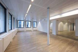 Het gebouw is gesitueerd in het hart van het Europese wijk. Zeer dicht bij het het Europees comité en het Europees parlement. Gemakkelijk...