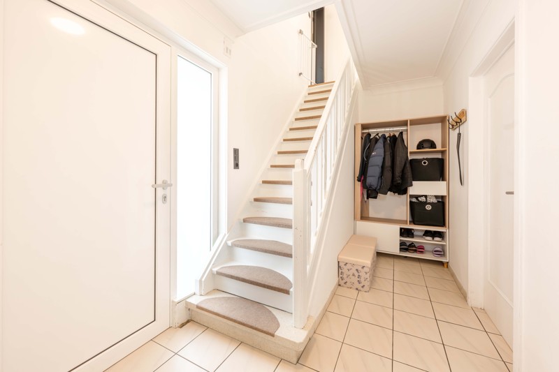 Instapklare gezinswoning, halfopen bebouwing, met 4 slaapkamers én garage TE KOOP in Desselgem! 🏡 - foto 2