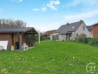 Prachtige en rustige woning in Rillaar/Aarschot te koop!Je komt de woning in de ruime inkomhal binnen met gastentoilet. Aansluitend kom je de ruime...