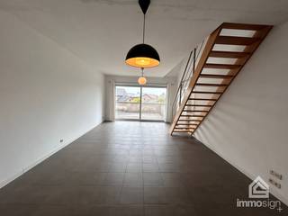 PLUSPUNTEN:+ woonoppervlakte: 75 m²+ terrasoppervlakte: 30 m²+ 2 slaapkamers+ duplexappartement+ ondergrondse parkeerplaats+ kelderberging+...