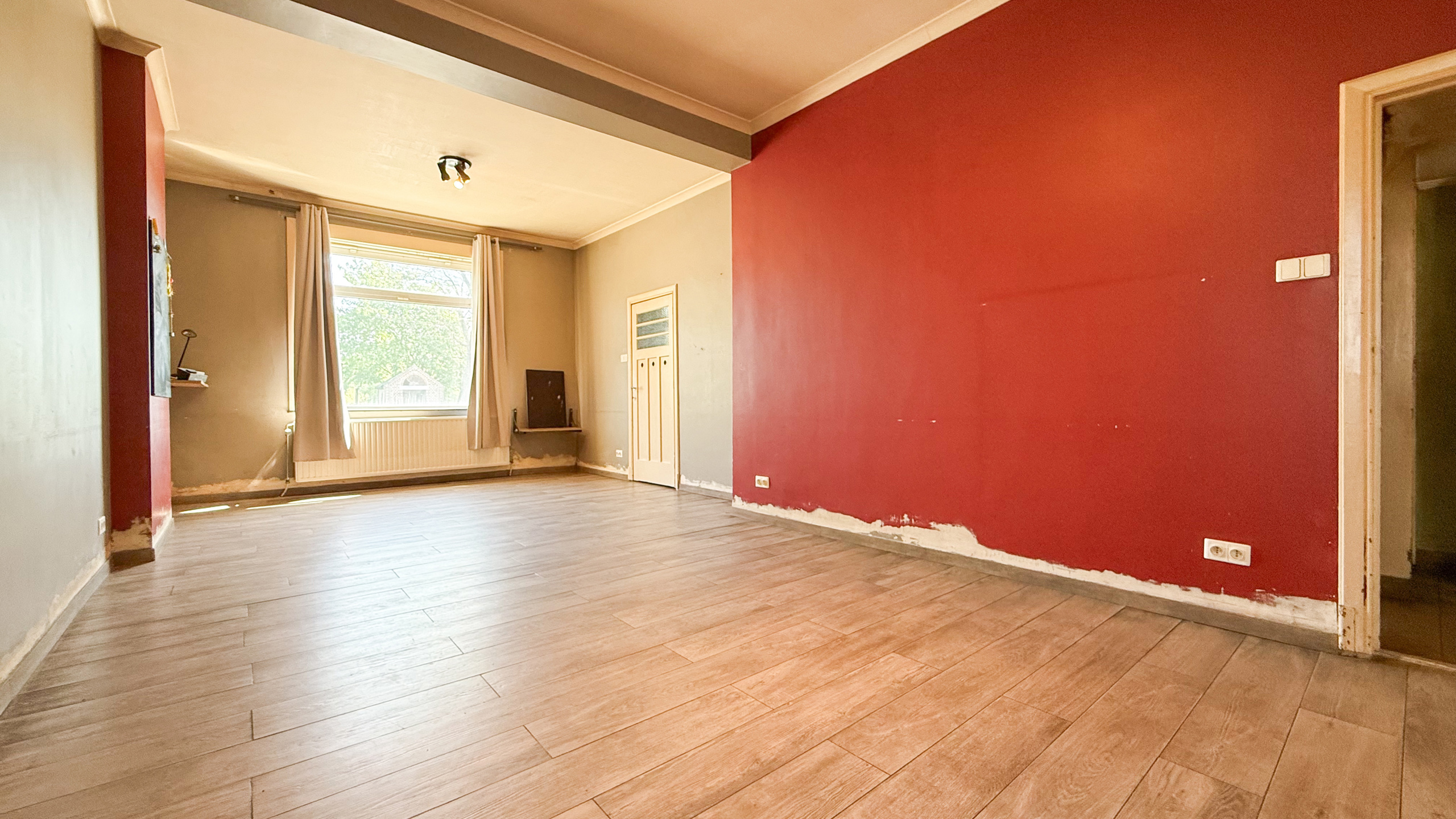 Te renoveren woning met 3 slpkms op ruim perceel van 8a58ca! - foto 5