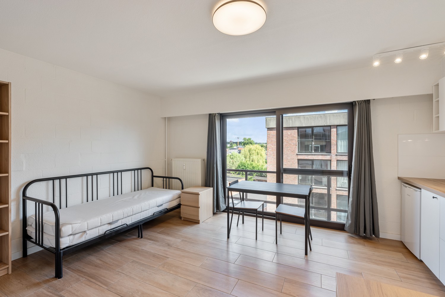 Gerenoveerde, gemeubelde en energiezuinige(B-label) studio met een balkon te centrum Leuven! - foto 4