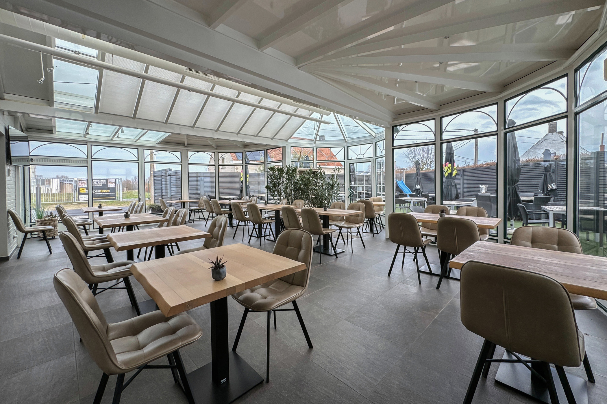 Energiezuinige horecazaak (EPC A) met terras en woonruimte op commerciële toplocatie - photo 4