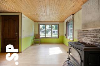 Chalet op perceel van 4.205,04 m² recreatiegrond in het hart van Laakdal.<br /><br />Op zoek naar een sfeervol tweede verblijf midden in het groen? Deze gezellige <strong>chalet</strong>, gelegen op een ruim perceel van <strong>4.205,04 m²</strong>, biedt de ideale uitvalsbasis voor wie rust, natuur en privacy zoekt. Het perceel is <strong>gelegen in een uitgestrekt en mooi recreatiegebied,</strong> wat het de perfecte plek maakt voor natuurliefhebbers. <br /><br />De chalet bevindt zich in het <strong>bosrijke Laakdal</strong>, op een prachtig perceel dat volledig omheind is en rechtstreeks bereikbaar is vanaf de openbare weg. Hier word je elke ochtend wakker door het zachte gezang van vogels en de frisse geur van het omringende groen. <br /><br />Indeling en troeven:<br />- Gezellige chalet, ideaal als <strong>weekendverblijf of tweede verblijf</strong><br />- Gelegen op <strong> 4.205,04 m² recreatiegrond</strong><br />- <strong>Volledig omheind perceel</strong> met natuurlijke begroeiing<br />- <strong>Goede bereikbaarheid</strong> via de openbare weg<br />- Omgeven door <strong>groen, rust en natuur<br /></strong>- Asbestveilig <br /><br />Perfecte plek om te ontspannen, wandelen, fietsen en genieten<br /><br />Let op: domicilie is niet toegestaan, dit pand is uitsluitend bestemd voor recreatief gebruik.<br /><br />Laat je verleiden door deze unieke kans om te investeren in rust en natuur. Ideaal voor natuurliefhebbers, rustzoekers of wie een eigen plekje in het groen zoekt om er even tussenuit te zijn.<br /><br />Voor meer informatie of een bezoek ter plaatse, kan u contact opnemen met IMMO SP via <strong>014/591020</strong> of mailen naar <strong>Jill@immosp.be.</strong><br /><br />Benieuwd naar de waarde van uw eigen woning? Vraag vrijblijvend een gratis verkoopanalyse aan – wij helpen u graag verder!