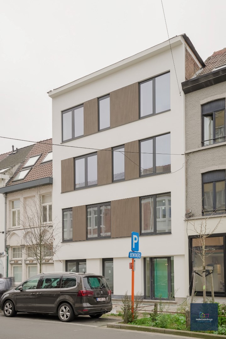 Gunstig gelegen en recent gelijkvloers 2 slaapkamerappartement met koer. - foto 2