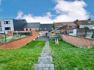 OPBRENGSTEIGENDOM BESTAANDE UIT 2 APPARTEMENTENDe totale huurinkomst bedraagt 1.350€ per maand. Het BRUTO-rendement bedraagt 5,4%.ONTDEK DEZE WONING...
