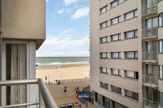 Discover this ready-to-move-in one-bedroom flat, fully furnished, with a sleeping area, situated in the heart of Ostend. Located on the fourth...