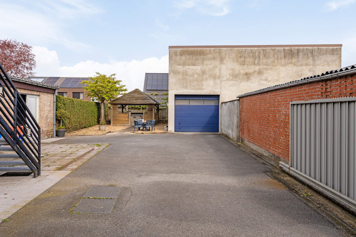 Winkel met woonst te koop met atelier in Ruddervoorde - foto 1