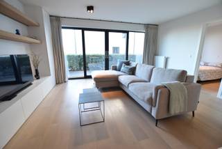 Bel appartement meublé avec une finition superbe situé dans à Duinenwater!Composition: hall d'entrée avec toilettes invitées et vesitiare, living...