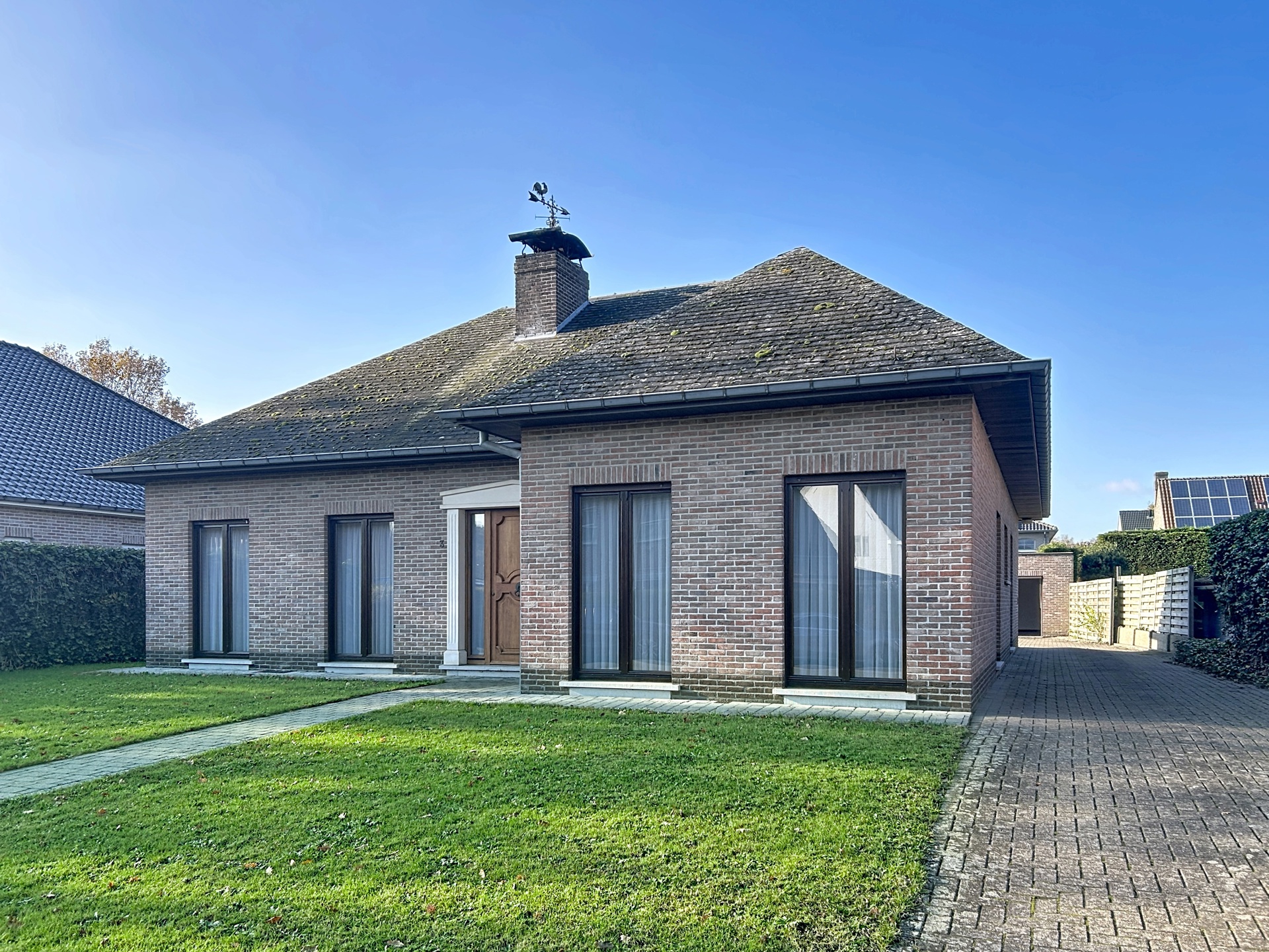 Charmante laagbouwwoning op een mooi perceel – 3 slaapkamers, ruime zolder en kelder - foto 2