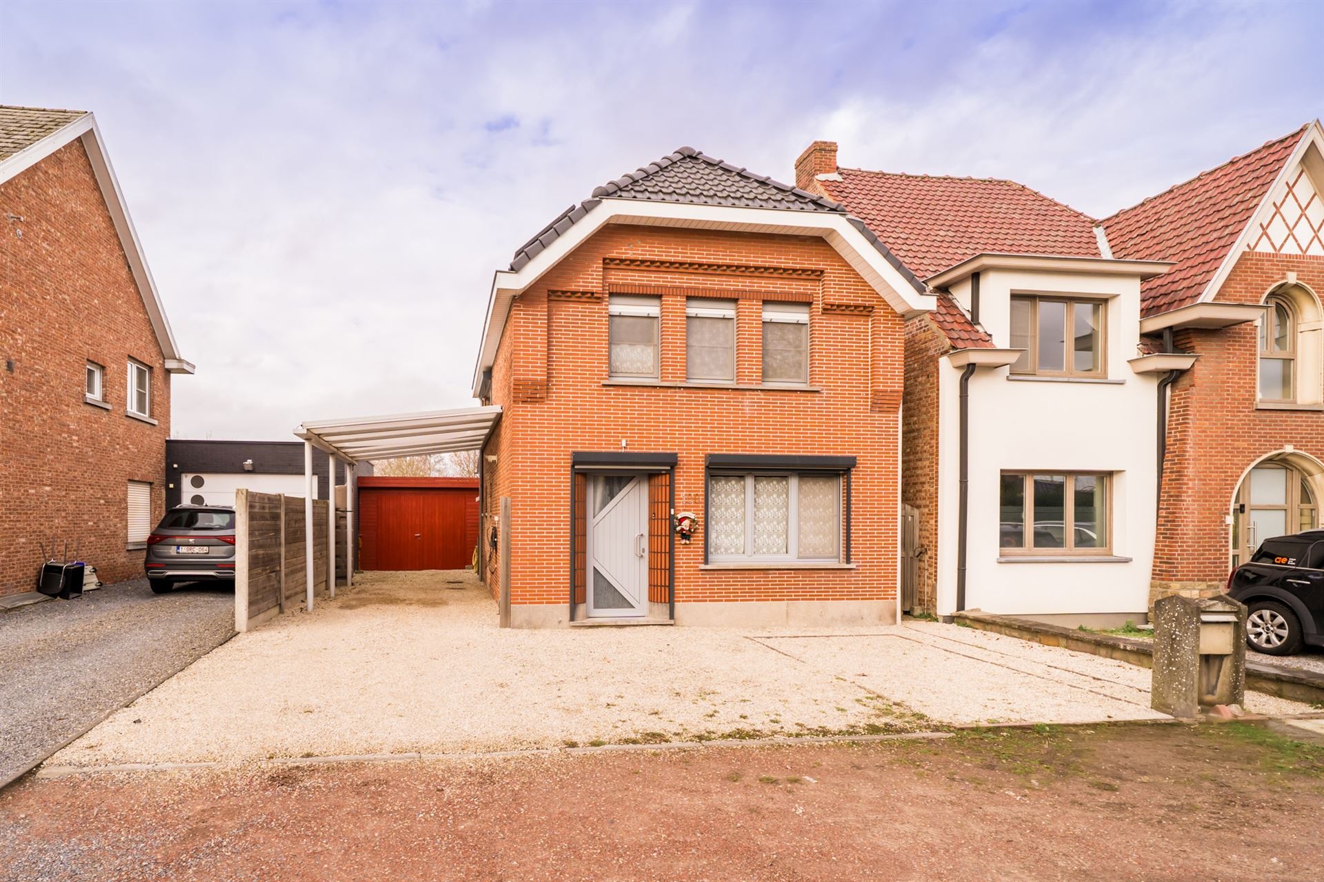 Très agréable et charmante habitation avec un magnifique jardin, une allée et un garage spacieux - photo 1