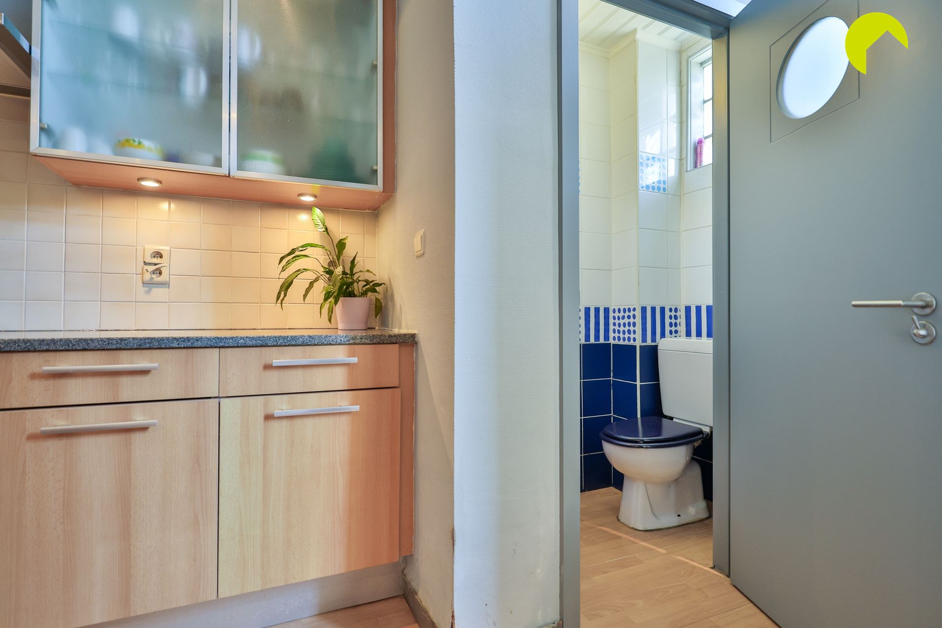 Verzorgde rijwoning met stadstuin in rustige straat - foto 5