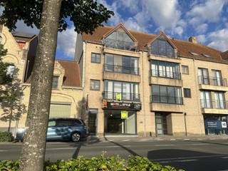 ruim en instapklaar appartement in hartje Diksmuideop wandelafstand van de Grote Marktnabij winkels, scholen, sportaccommodatie, e.d.heel netjes...