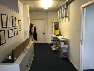 In centrum van Hoogstraten gelegen kantoorruimte / atlelier met 2 achterliggende parkeerplaatsen.De kantoorruimte is gelegen op de eerste...