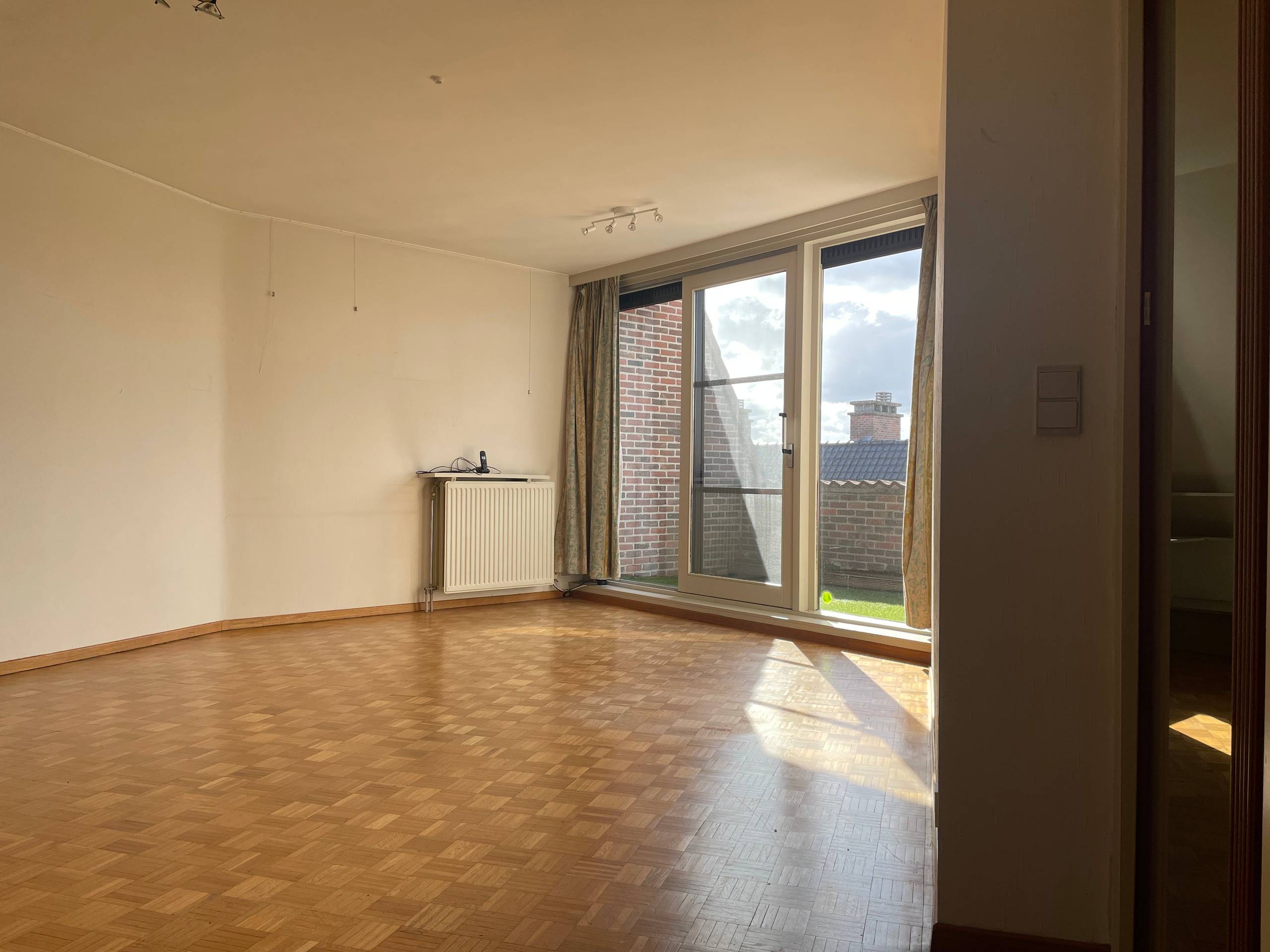 Assistentieflat met 1 ondergrondse autostaanplaats - foto 4