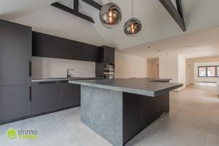 VOLLEDIG GERENOVEERDE GEZINSWONING MET ZONNIGE TUIN IN HET HART VAN LEBBEKEINSTELPRIJS: € 429.000 (BIEDEN-VANAF) Welkom in deze instapklare, volledig...