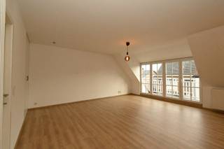 Dit dakappartement aan de rand van het centrum van Aalter-Knesselare, rustig gelegen en toch met onmiddellijk aansluiting op de...