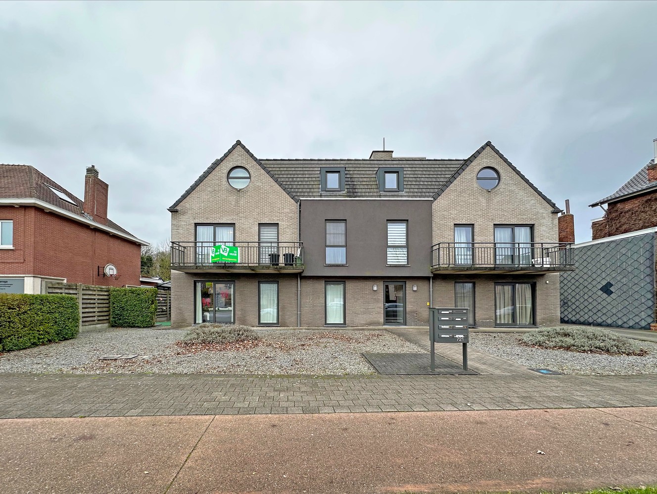 Mooi, recent appartement met twee slaapkamers op centrale locatie te Wommelgem - foto 1