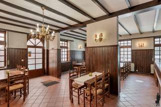 Karaktervol handelspand met appartement, feestzaal, terras en tuin in centrum EssenEen pand boordevol potentieel in het hart van EssenIn het...