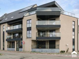 In het hart van Overpelt-Centrum bevindt zich dit uiterst goed onderhouden appartement, afgewerkt met knappe en kwalitatieve materialen. Dankzij...