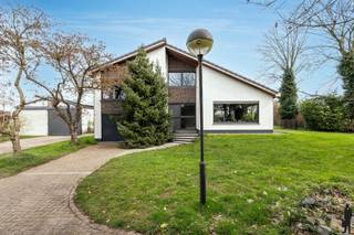 Ruime woning met weids uitzicht op 4.615 m² in MeerleOp zoek naar rust, ruimte en een prachtig vrij uitzicht? Deze ruime woning in Meerle is gelegen...