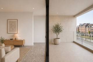 Op zoek naar een volledig afgewerkte hoogwaardige nieuwbouwwoning aan 6 % BTW*. Dan is dit een mooie opportuniteit <br /><br />Deze woning met een bewoonbaar opp. maar liefst 280 m2, in high-end architectuur zal voorzien worden van een eigen lift (rolstoeltoegankelijk) van het gelijkvloers tot op de derde verdieping. <br /><br />Op het gelijkvloers: de inkomhal (+ toilet), aan de straatzijde een lichtrijke ruimte, ideaal voor wie op zoek is naar een bureel of praktijkruimte voor vrij beroep, een (ingerichte) badkamer, berging en extra (slaap)kamer. Door de polyvalente inrichting biedt deze verdieping een opportuniteit voor wie o.a. gelijkvloers (rolstoeltoegankelijke) (groeps-)praktijkruimte, kantoorruimte..... zoekt.<br /><br />Op de 1e verdieping een open keuken + woonruimte van waaruit u toegang heeft tot het ruime terras <br />De twee verdieping omvat een zithoek , ruime slaapkamer, badkamer en afzonderlijk toilet. <br />Vanop de 3e verdieping heeft U vanuit de lichtrijke slaapkamer met dressing, douchekamer, .... toegang tot het terras. <br /><br />Aanpassingen in de indeling zijn nog mogelijk.<br />Vermelde prijs is afgewerkt volgens lastenboek, maar mogelijkheid om eigen materiaalkeuze nog te bepalen.<br />Dit met hoogwaardige en stijlvolle afwerking, detailfoto's hiervan zijn beschikbaar.<br /><br />Bezoek aan naastgelegen afgewerkte woning in dezelfde stijl en materiaalkeuze is mogelijk op aanvraag. <br /><br />Interesse in een bezoek of graag bijkomende info? <br />Contacteer Pieter Cardoen op 0475 361252. <br /><br />*Contacteer ons i.v.m. de voorwaarden.