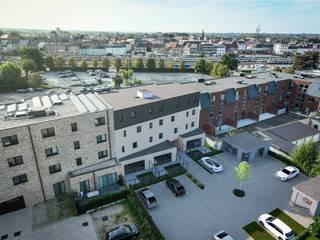 Appartement op de derde verdieping van Residentie Sutto, een modern <strong>BEN-appartementencomplex</strong> gelegen in Zottegem. Met zijn 12 entiteiten biedt residentie Sutto een comfortabele leefomgeving. Elk appartement in Residentie Sutto is zorgvuldig ontworpen met aandacht voor <strong>optimaal wooncomfort en moderne architectuur.</strong> Het complex ligt zeer centraal en heeft een doodlopende straat, waardoor je veel <strong>rust en privacy</strong> hebt. Verkoopsprijzen vanaf € 294.687 incl. kosten.