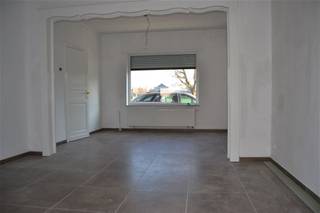 In het hart van Vichte vindt u deze aantrekkelijke woning die een solide basis biedt voor wie op zoek is naar een goed onderhouden thuis. Met...